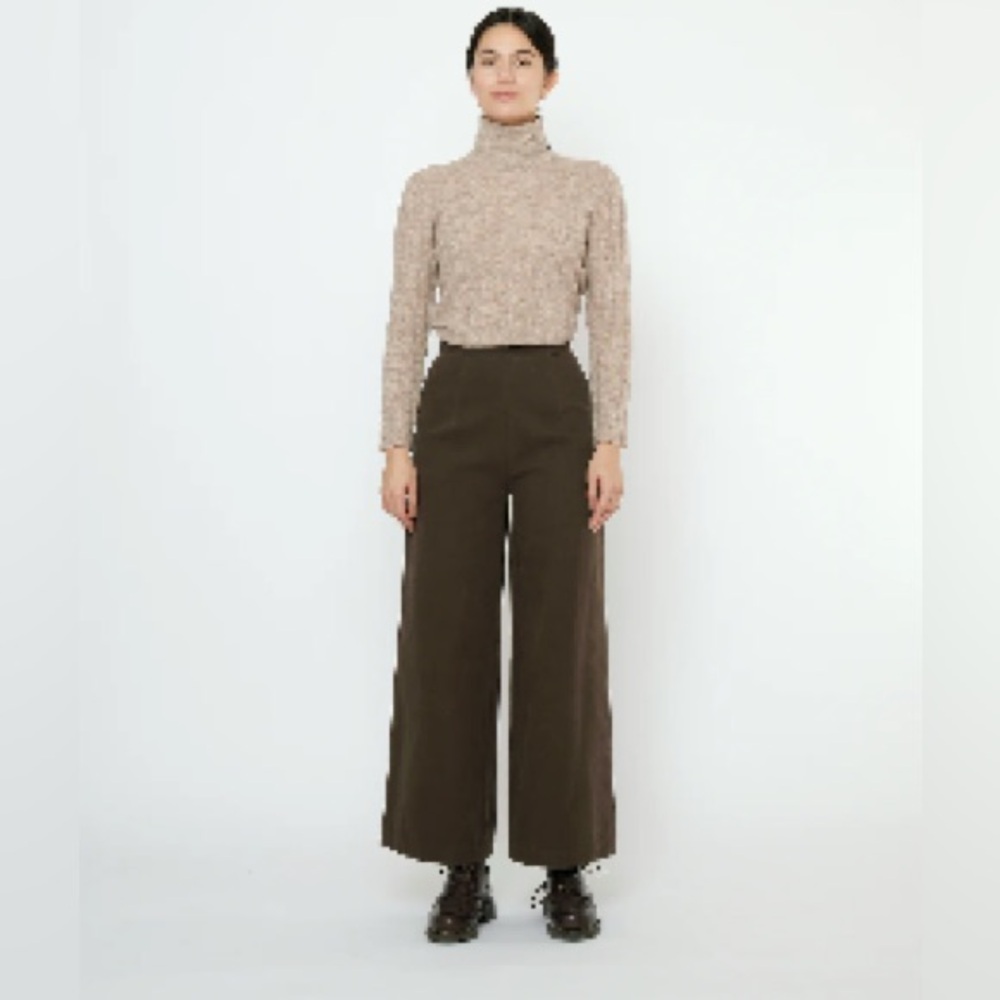 7115 by Szeki Signature Wide-Legged Trousers in Dark Olive, S
